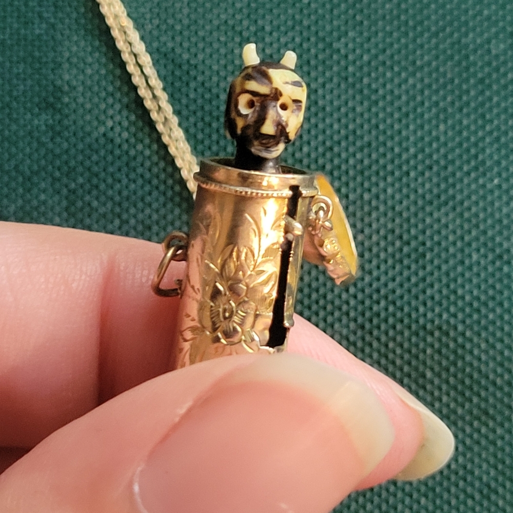 Vintage 1920s 10kt gold devil in a box